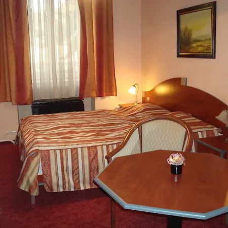 罗曼缇卡埃格酒店 酒店 埃格尔