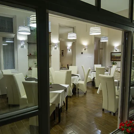 酒店 罗曼缇卡埃格酒店 3*