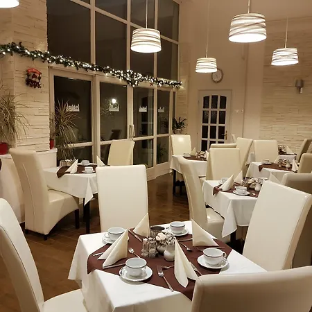 罗曼缇卡埃格酒店 酒店