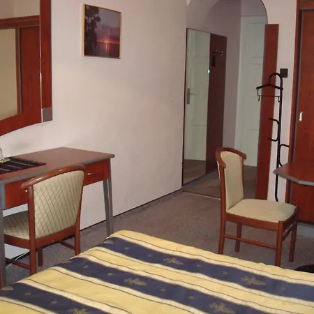 罗曼缇卡埃格酒店 3* 埃格尔