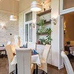 Otel Romantik Eğri
